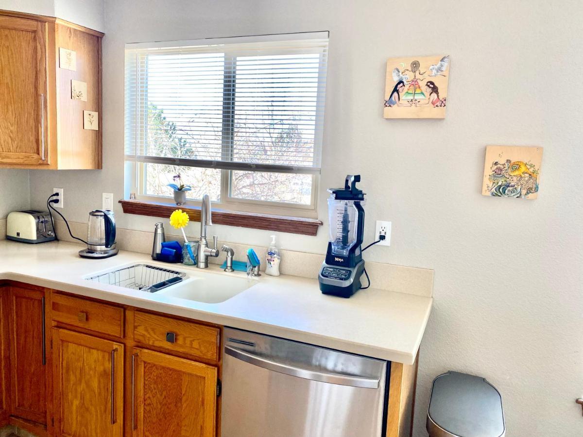 Artsy Home Close To Usafa With Fireplace And Patio Colorado Springs Luaran gambar