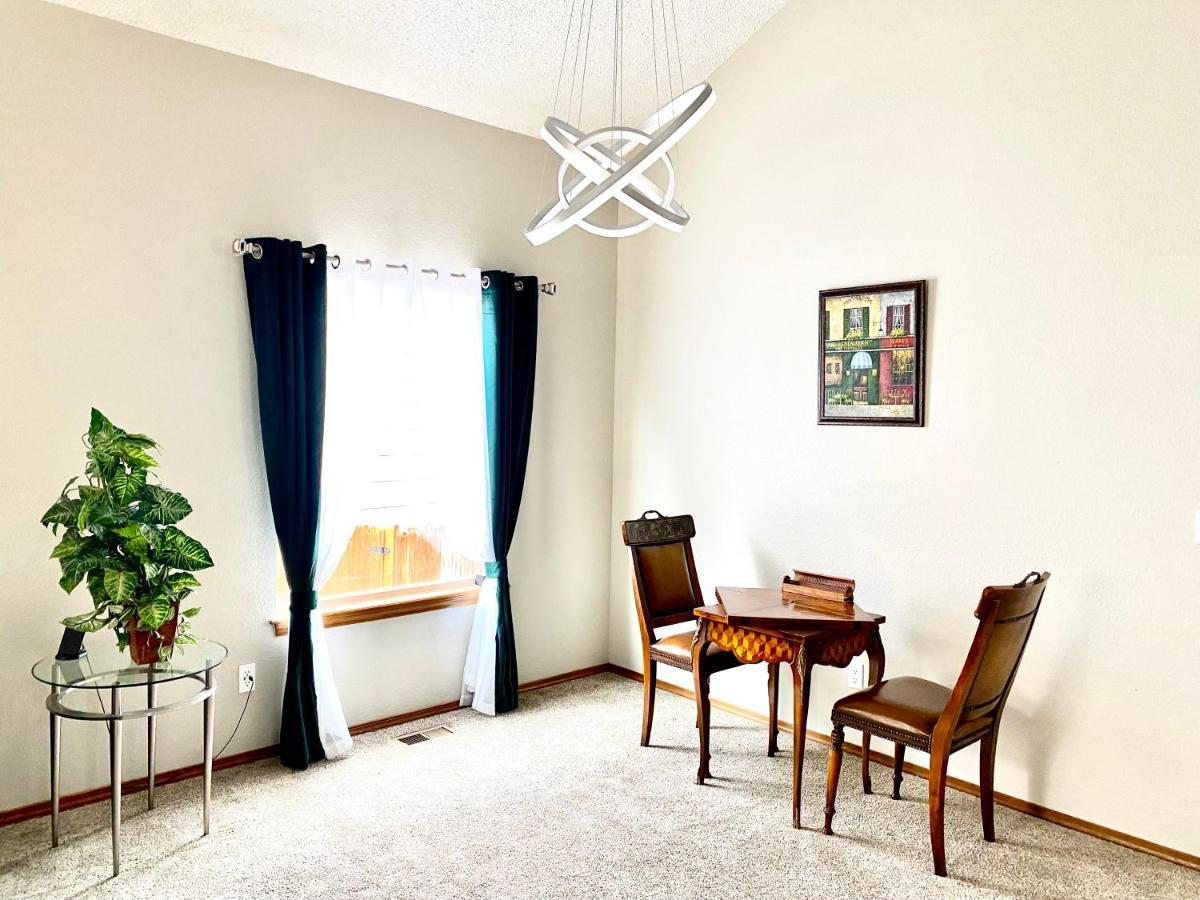 Artsy Home Close To Usafa With Fireplace And Patio Colorado Springs Luaran gambar