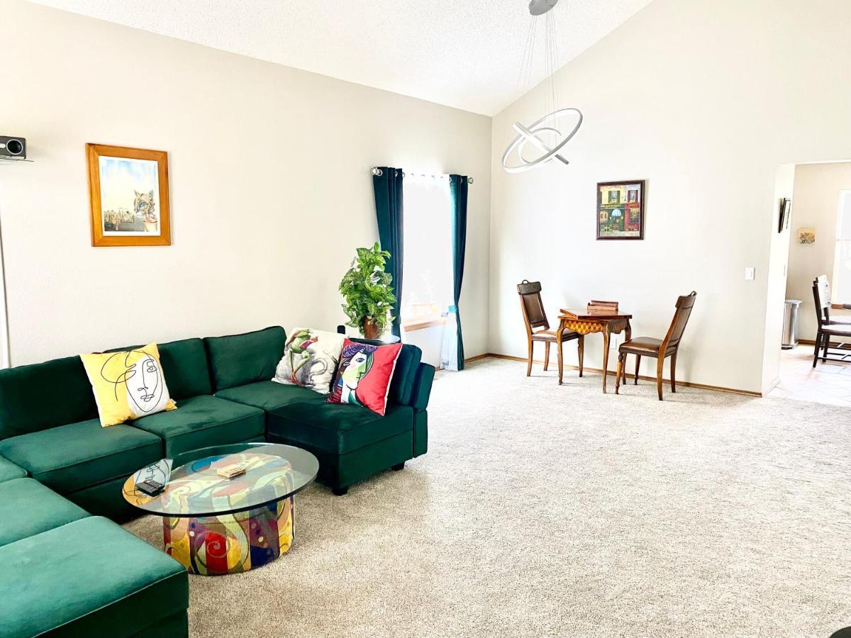 Artsy Home Close To Usafa With Fireplace And Patio Colorado Springs Luaran gambar