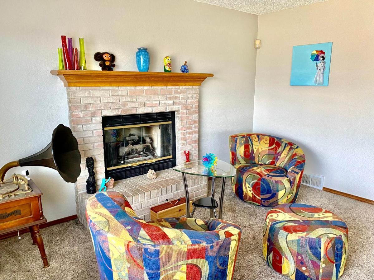 Artsy Home Close To Usafa With Fireplace And Patio Colorado Springs Luaran gambar