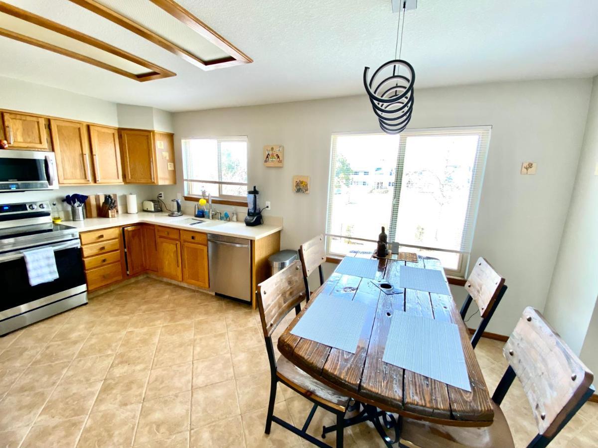 Artsy Home Close To Usafa With Fireplace And Patio Colorado Springs Luaran gambar